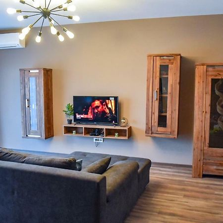 Wood Central Apartment Temesvár Kültér fotó
