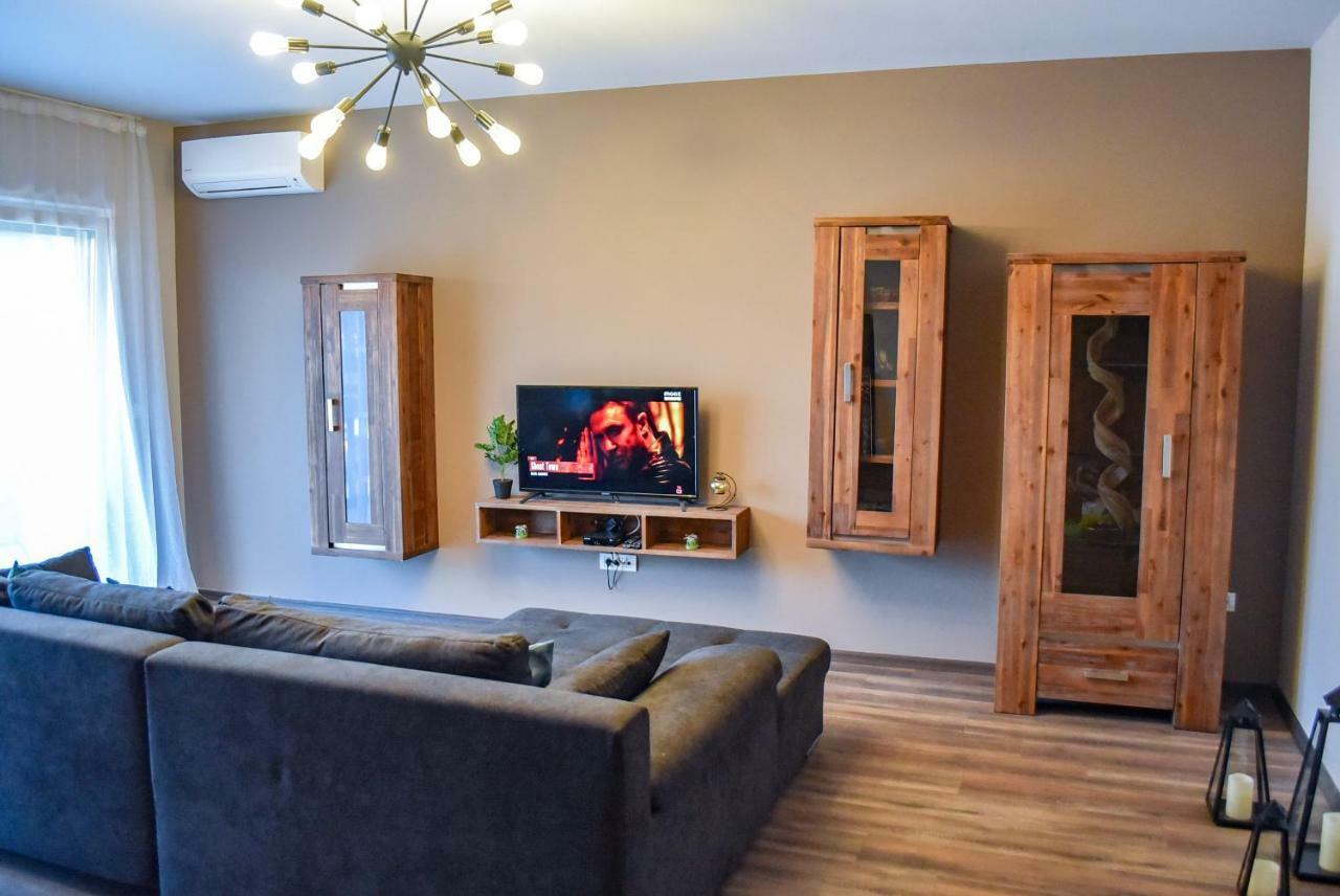 Wood Central Apartment Temesvár Kültér fotó