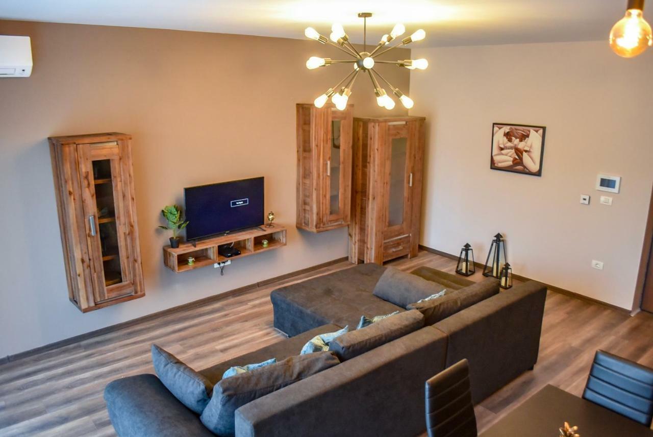 Wood Central Apartment Temesvár Kültér fotó